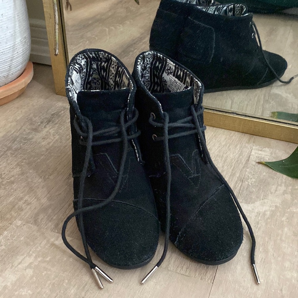 Toms suede wedges